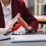 vecteezy_discussion-with-a-real-estate-agent-house-model-with-agent_16340937