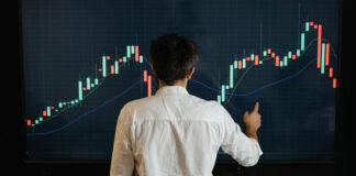 What risks and potential rewards need to be evaluated in structured products?